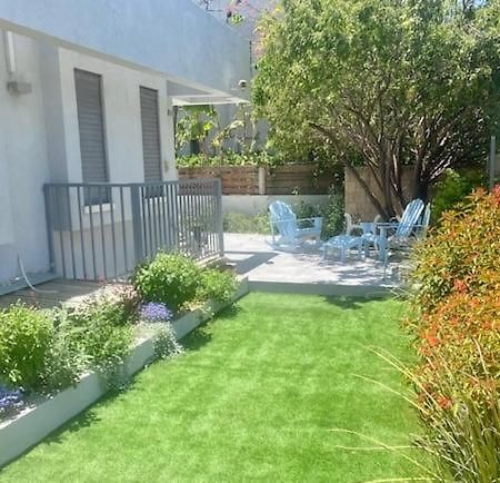 Apartament אירוח השקד - 10דק' משדה התעופה Giv'at Koach Zewnętrze zdjęcie