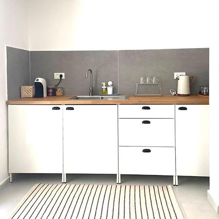 Apartament אירוח השקד - 10דק' משדה התעופה Giv'at Koach Zewnętrze zdjęcie