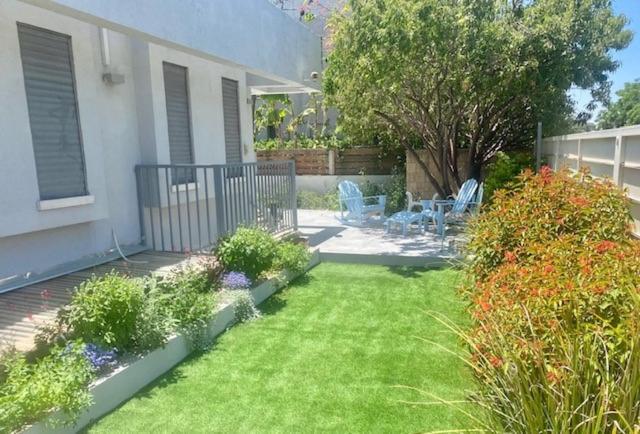 Apartament אירוח השקד - 10דק' משדה התעופה Giv'at Koach Zewnętrze zdjęcie